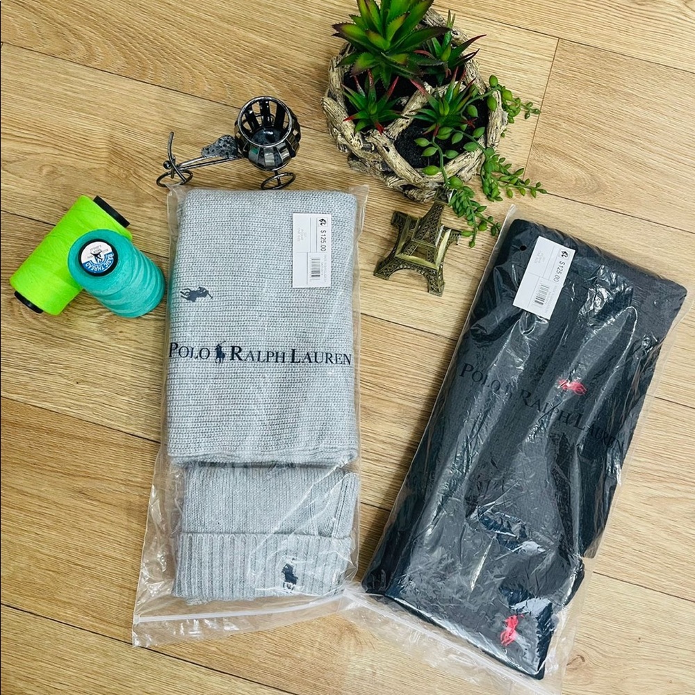 Polo Ralph Lauren
Textured Hat & Scarf Set
